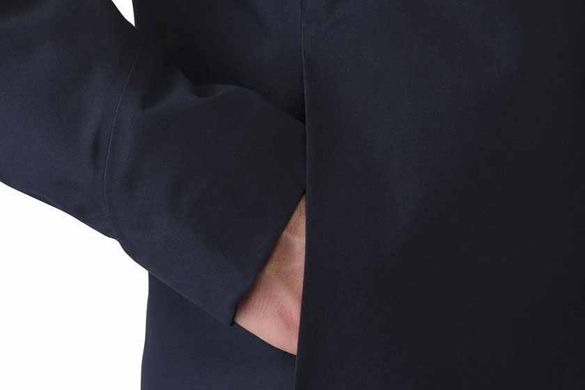 Минималистичный крой мужского пальто от Arc’teryx