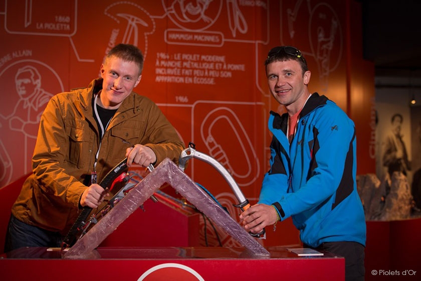 Алексей Лончинский и Александр Гуков пытаются вернуть ледорубы к жизни на свежем горном воздухе